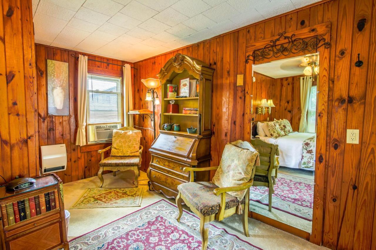 Mountainaire Inn And Log Cabins Блоуинг Рок Екстериор снимка