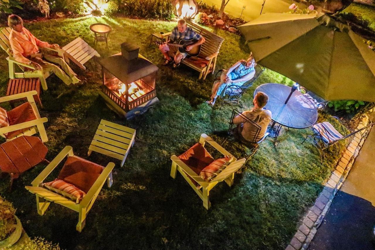 Mountainaire Inn And Log Cabins Блоуинг Рок Екстериор снимка