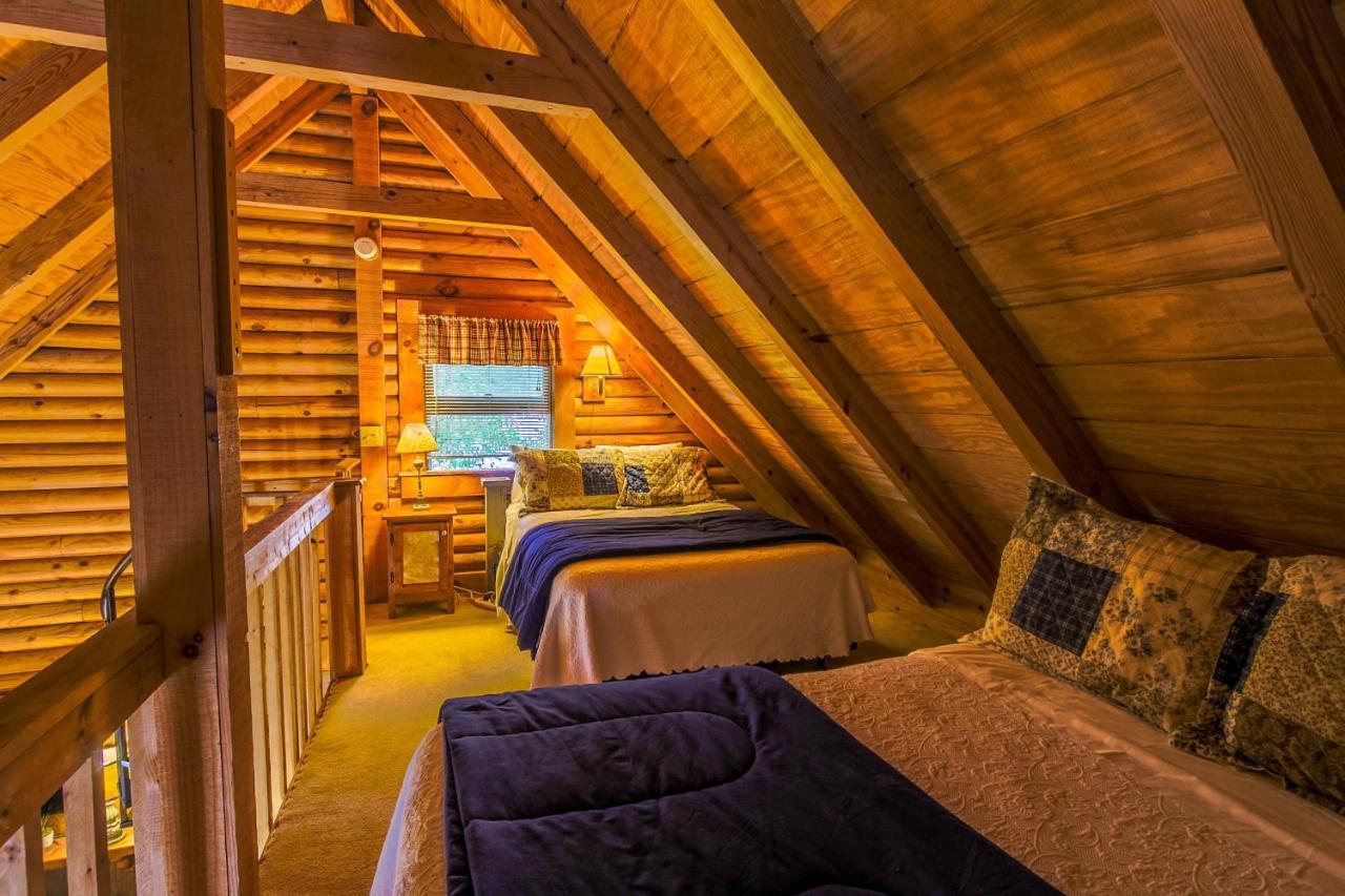 Mountainaire Inn And Log Cabins Блоуинг Рок Екстериор снимка