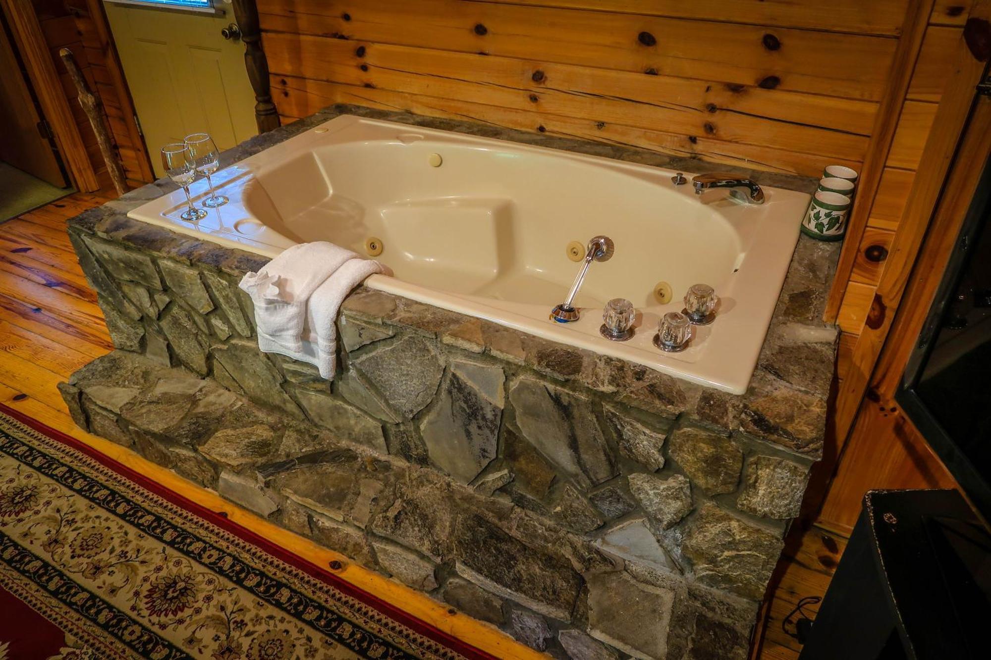 Mountainaire Inn And Log Cabins Блоуинг Рок Екстериор снимка