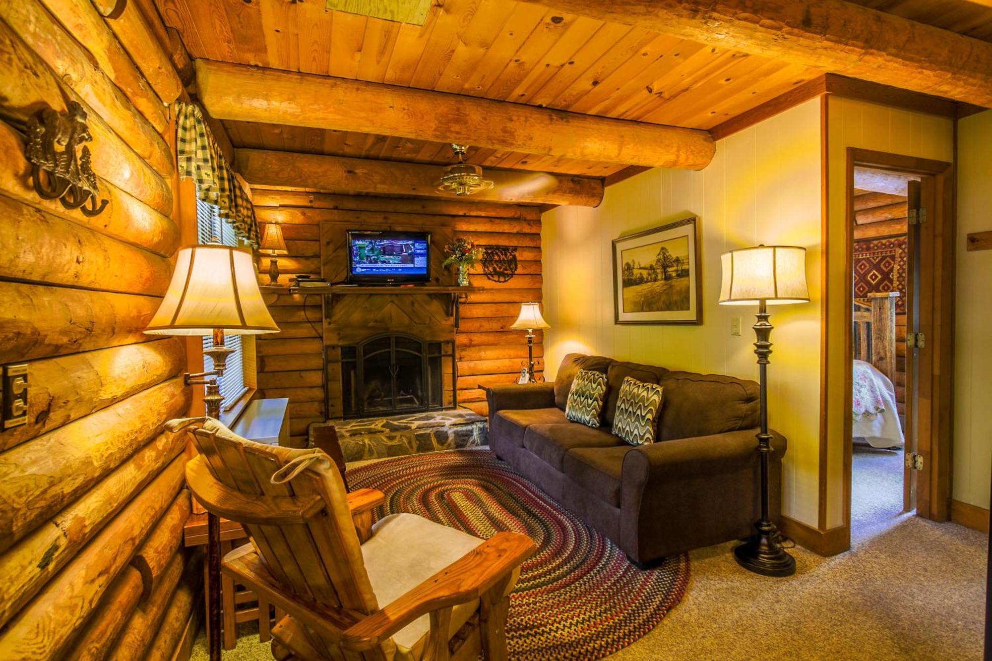 Mountainaire Inn And Log Cabins Блоуинг Рок Екстериор снимка