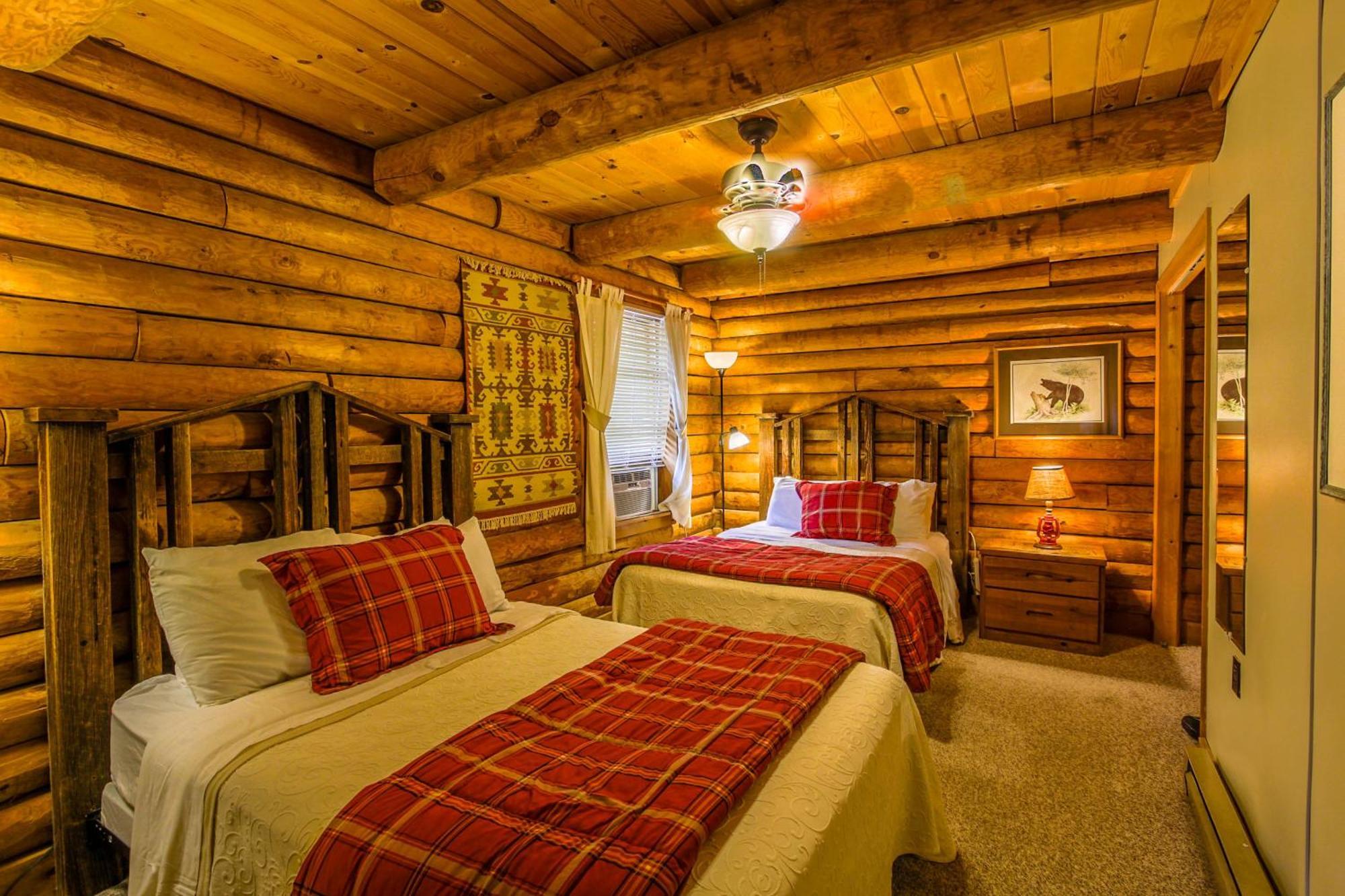 Mountainaire Inn And Log Cabins Блоуинг Рок Екстериор снимка
